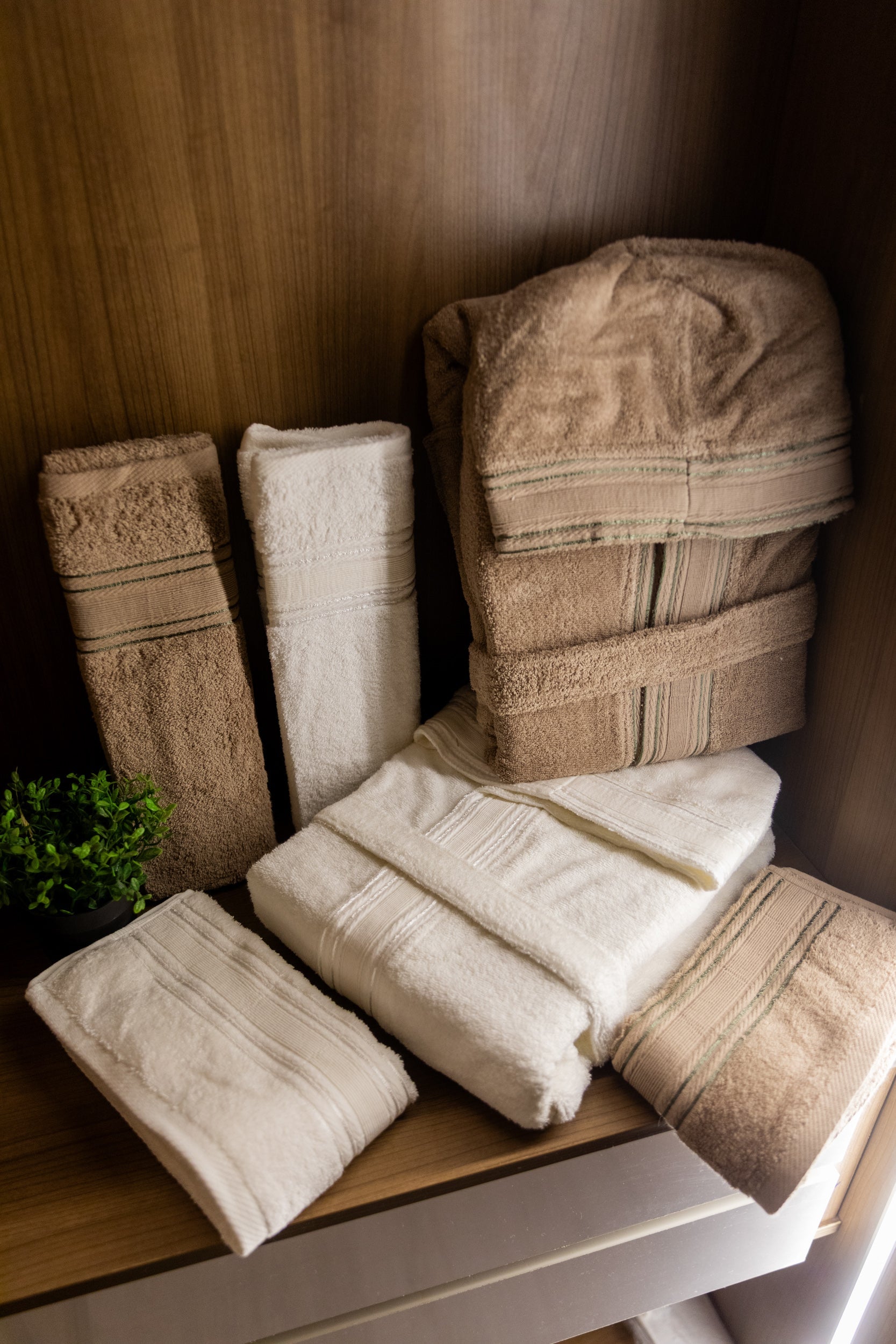 Hotel Comfort Bathrobe set 6-pcs – Al Masa Linens